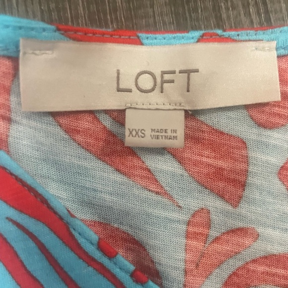 Loft Women's Red and Blue Floral Top-XXS - Picture 3 of 4